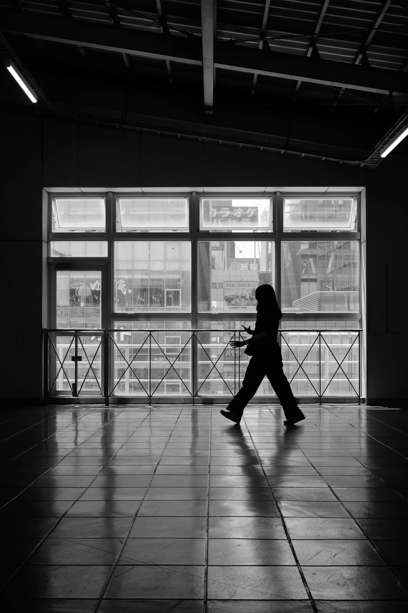 Akihabara silhouette-High-contrast street photography