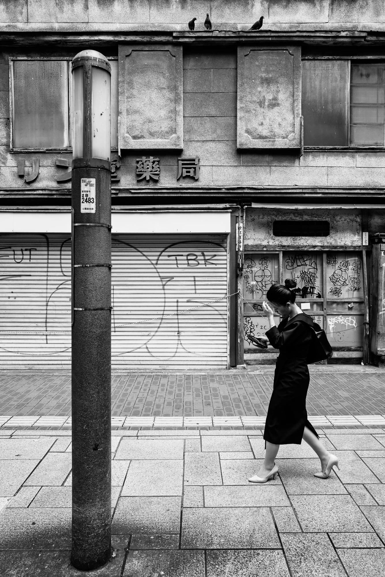Woman walking-Social architecture documentary photography