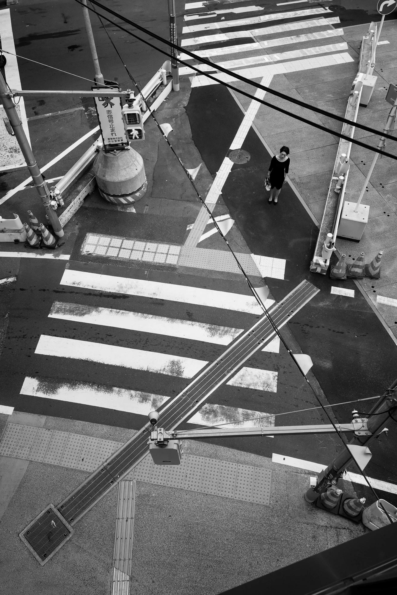 Documentary photography mentorship-woman at crossing