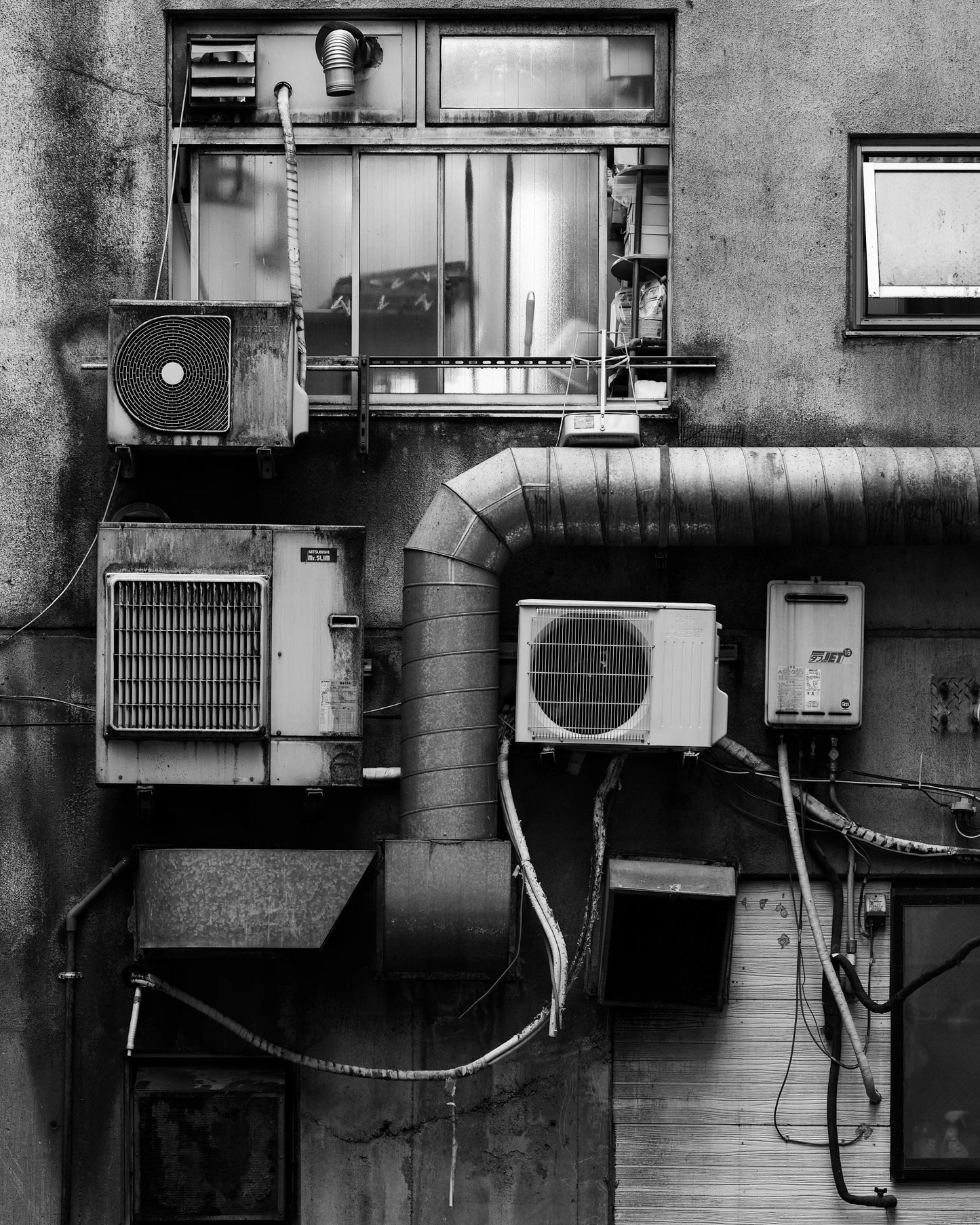 Documenting the anatomy of Tokyo alleys