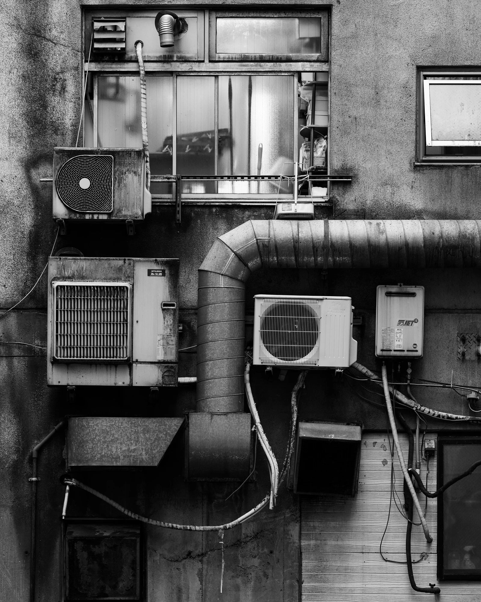 Documenting the anatomy of Tokyo alleys