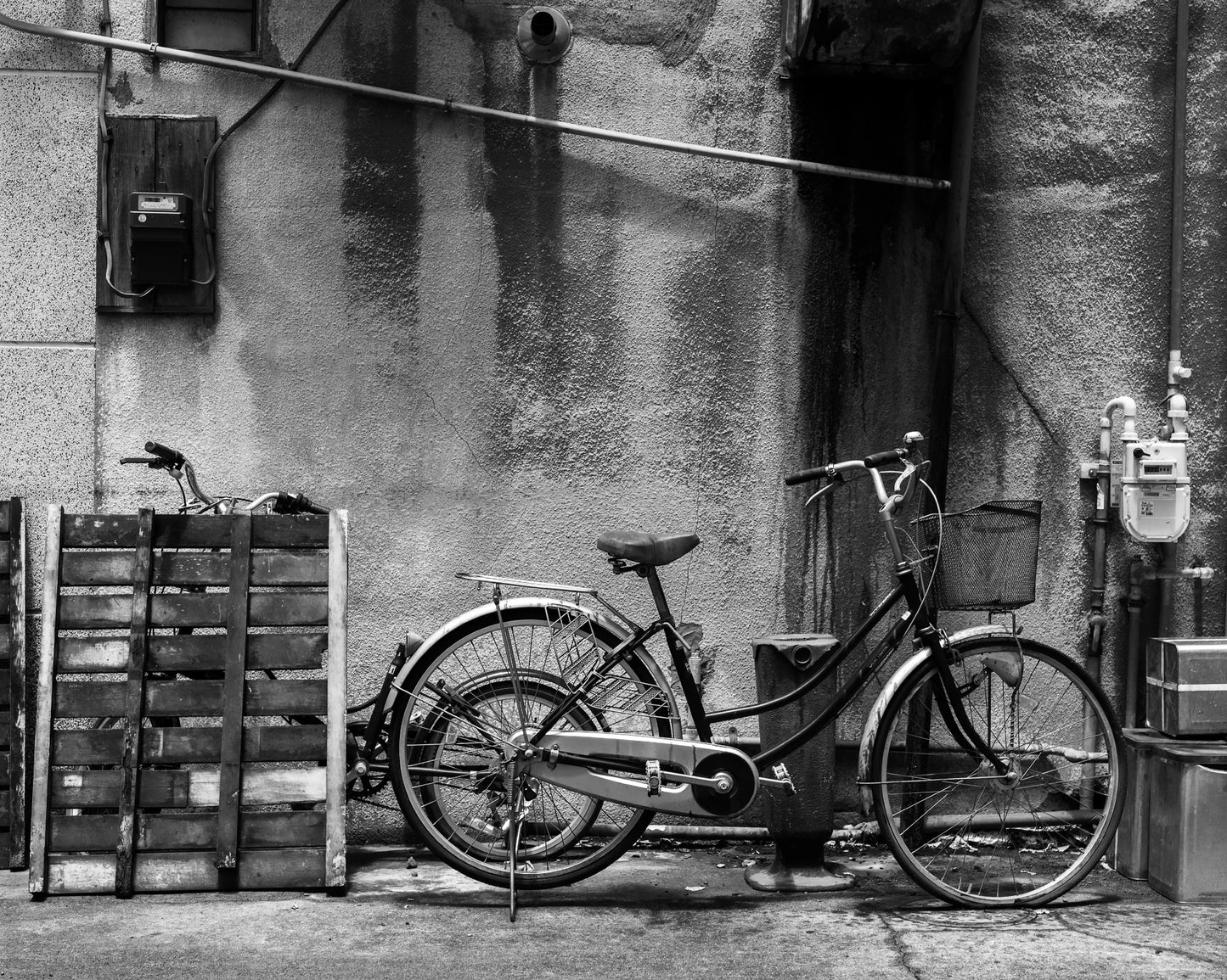Showa-era aesthetic Tokyo alley with bicycle