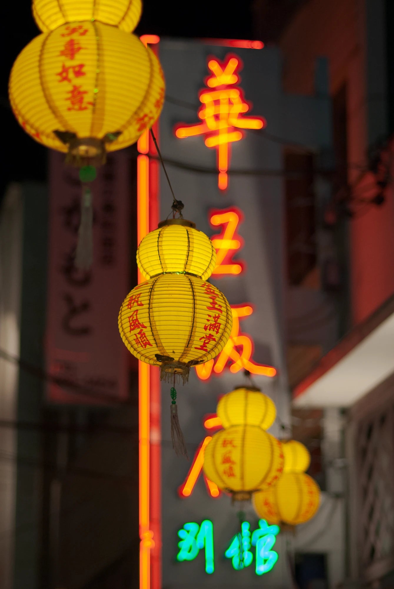 Paper lanterns against neon bokeh-Tokyo neon photography masterclass